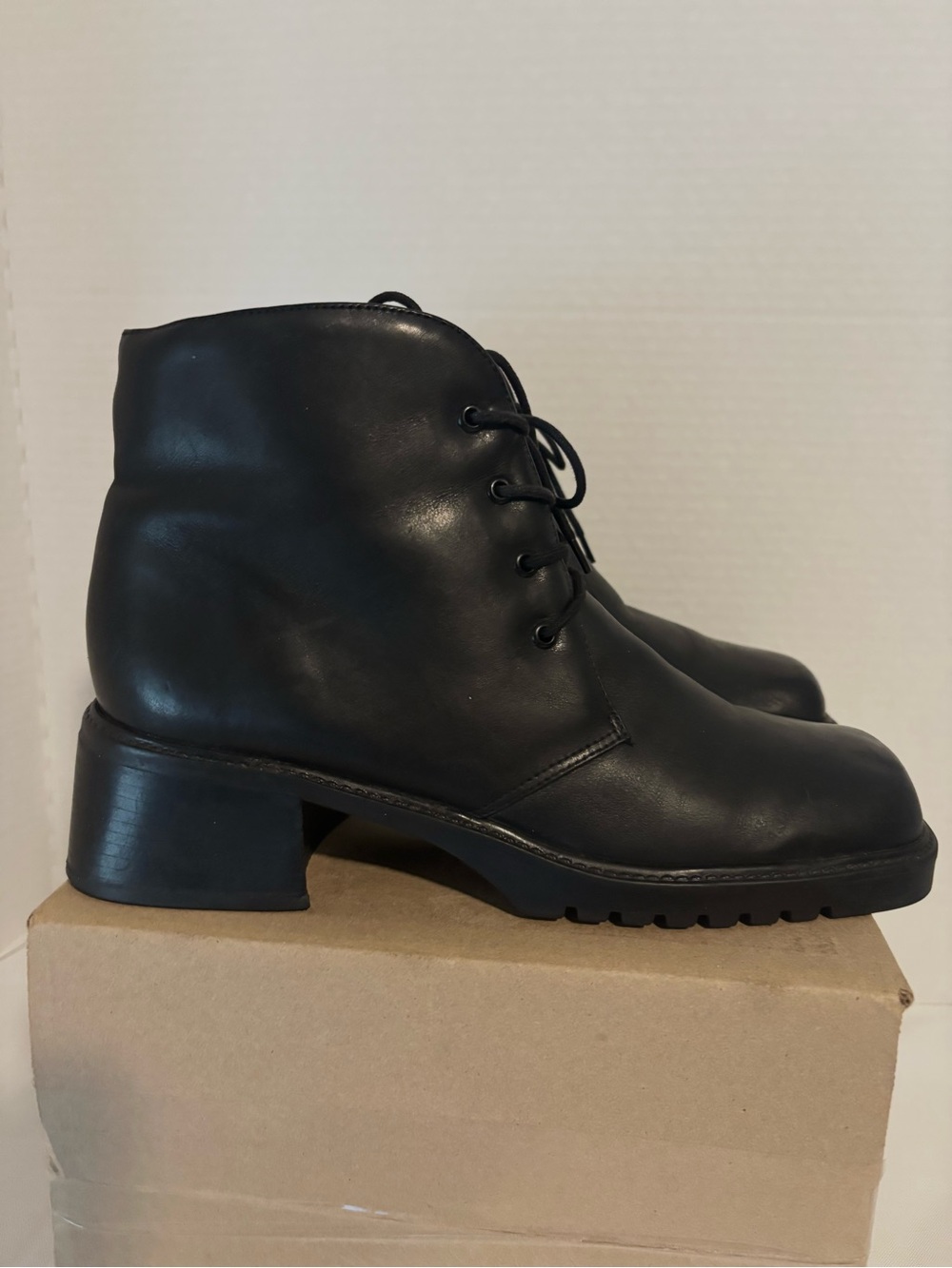 Women's ENZO ANGIOLINI Black Leather Lace-Up Ankle Boots  Low Block Heel  SZ 7